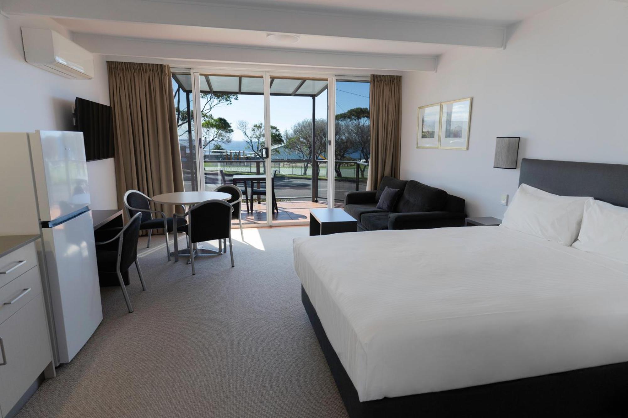 Amooran Oceanside Apartments And Motel Narooma Exterior photo
