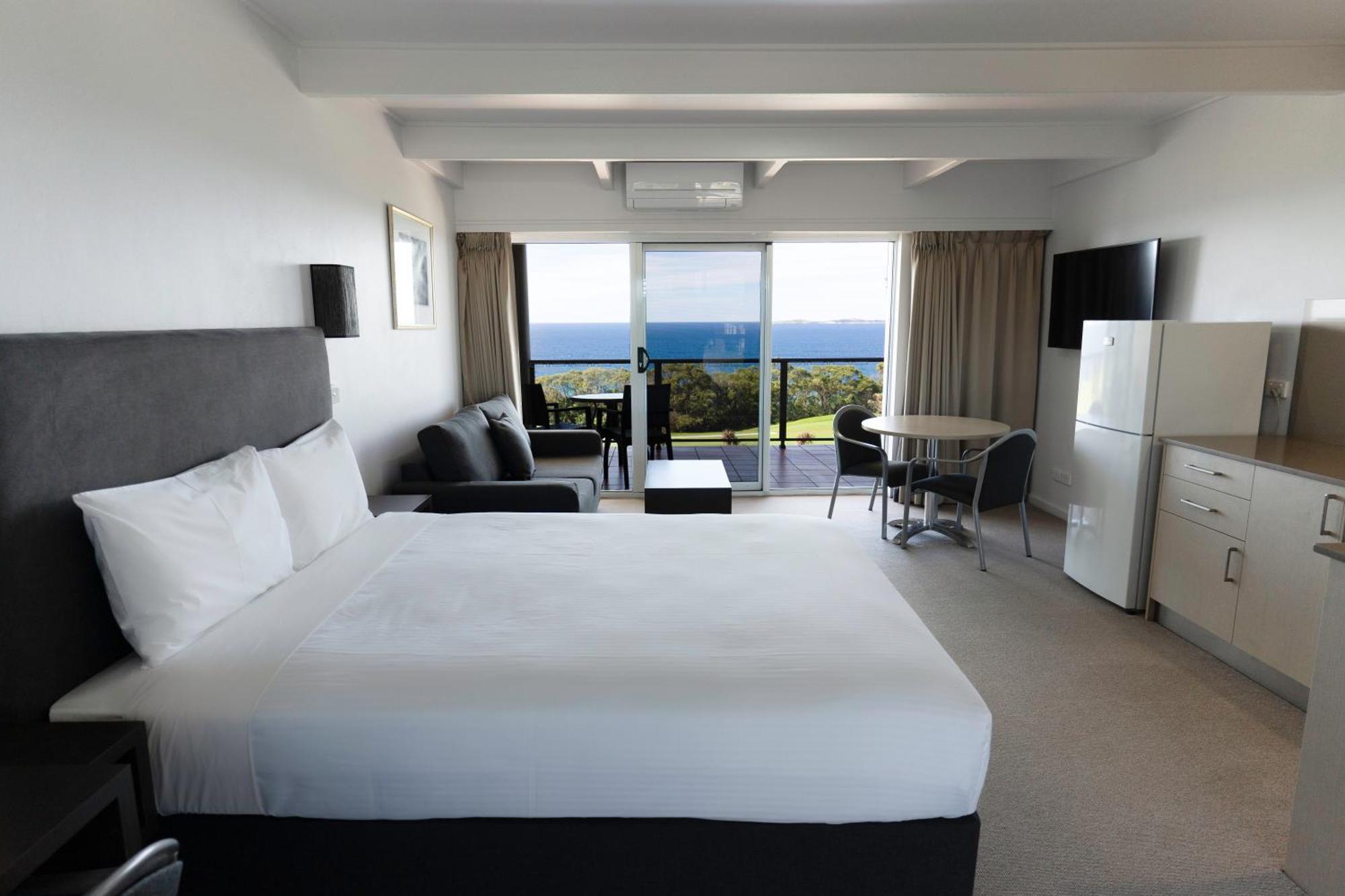 Amooran Oceanside Apartments And Motel Narooma Exterior photo