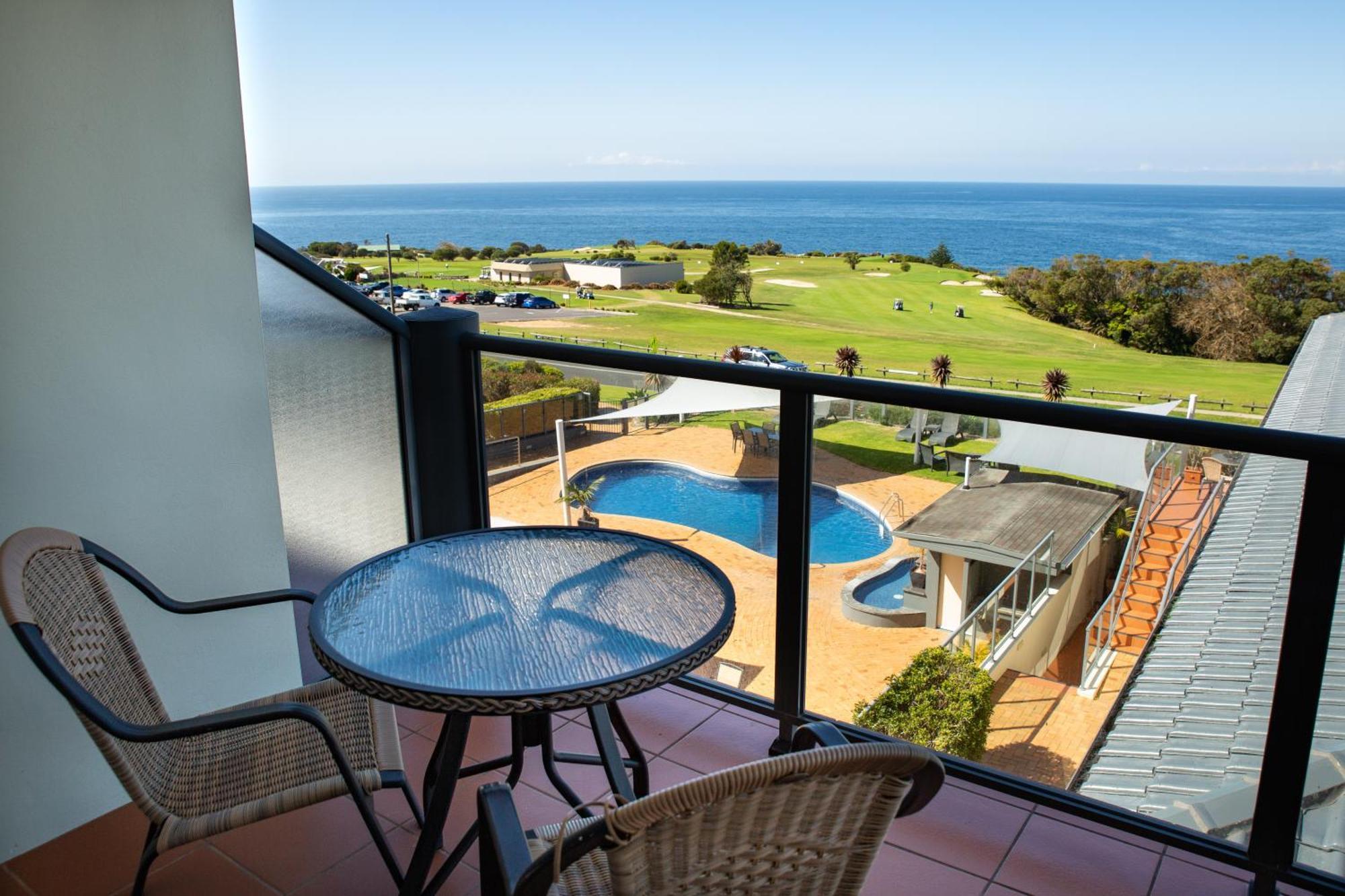 Amooran Oceanside Apartments And Motel Narooma Exterior photo