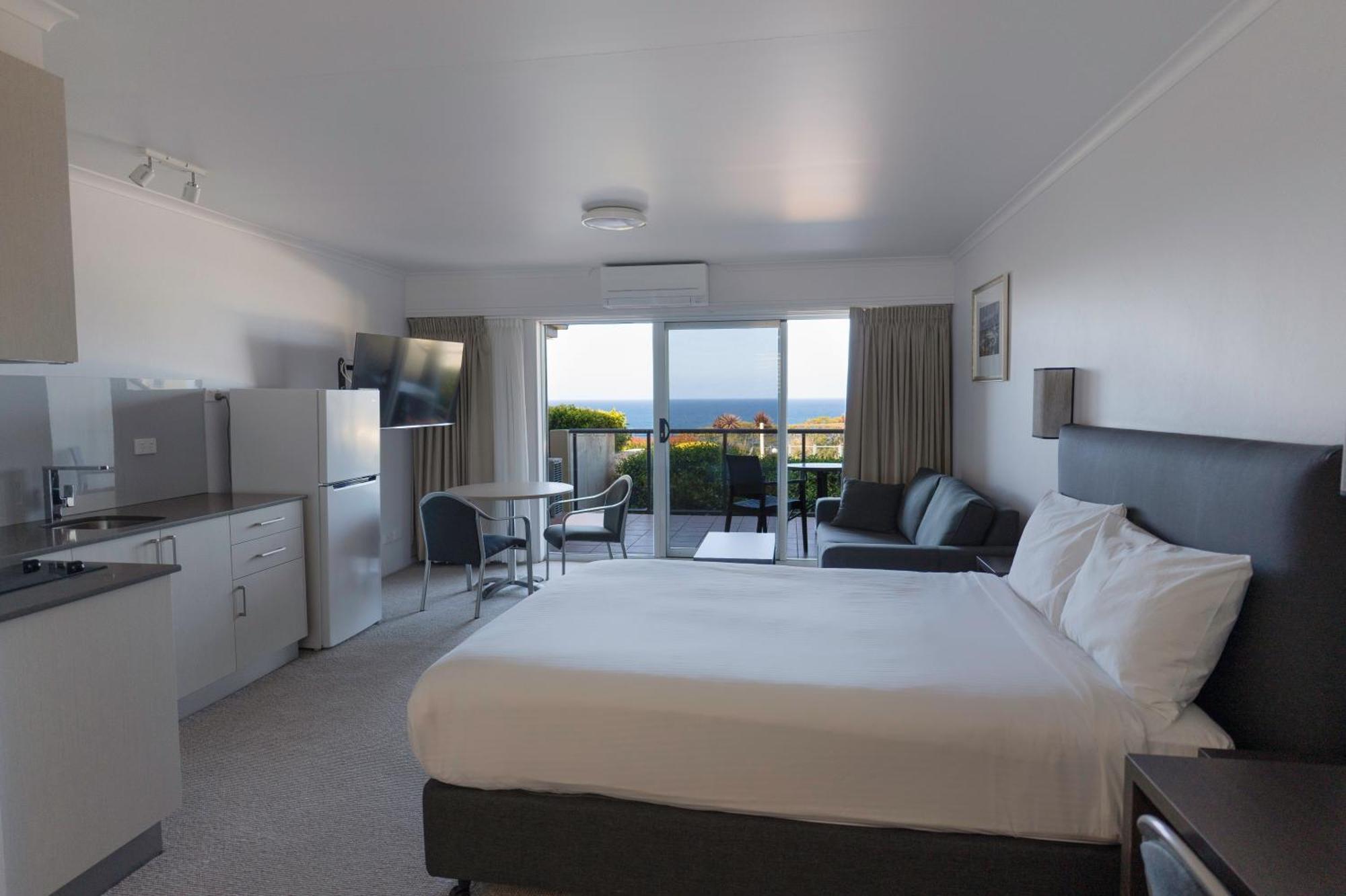 Amooran Oceanside Apartments And Motel Narooma Exterior photo