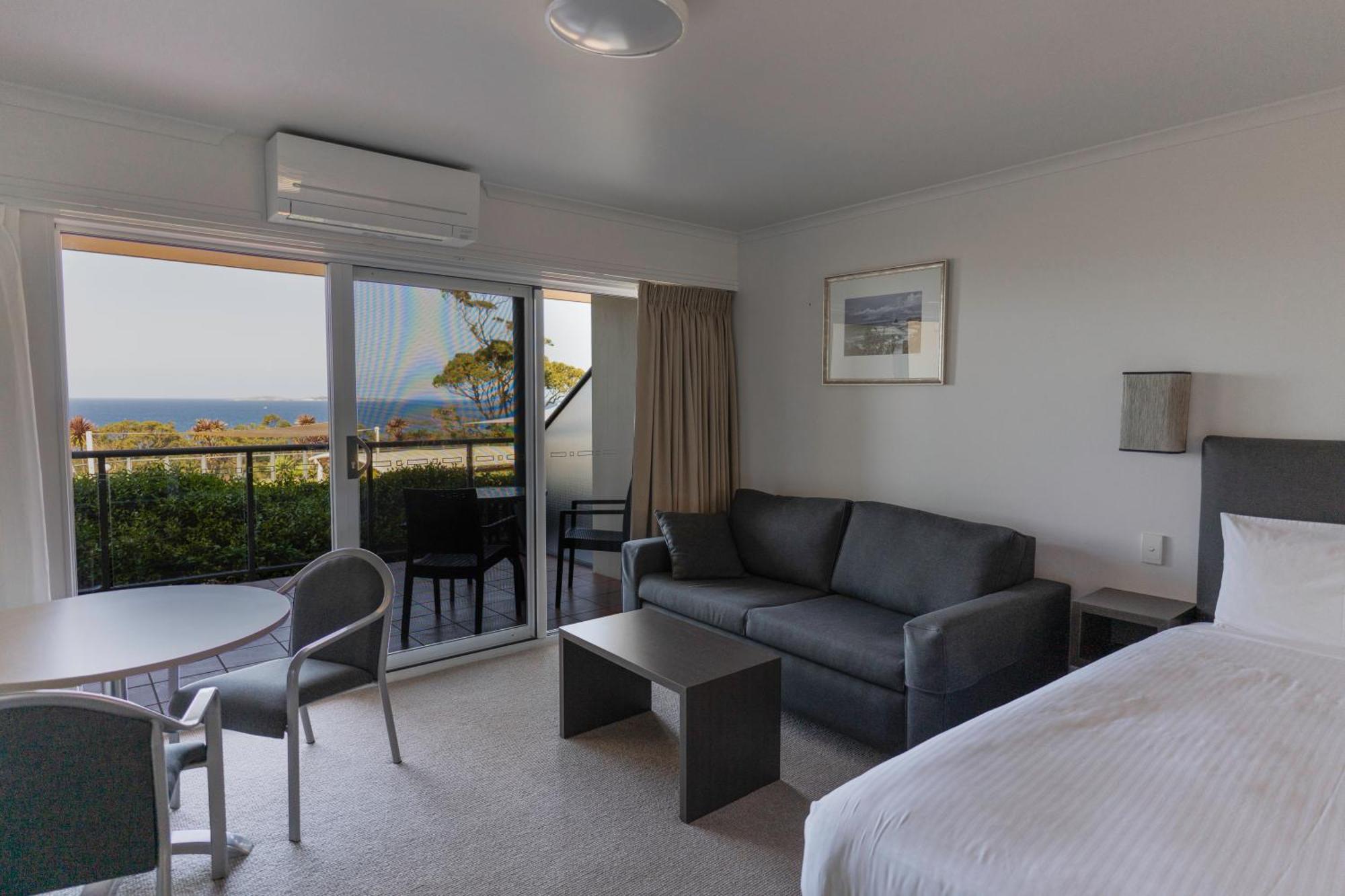 Amooran Oceanside Apartments And Motel Narooma Exterior photo