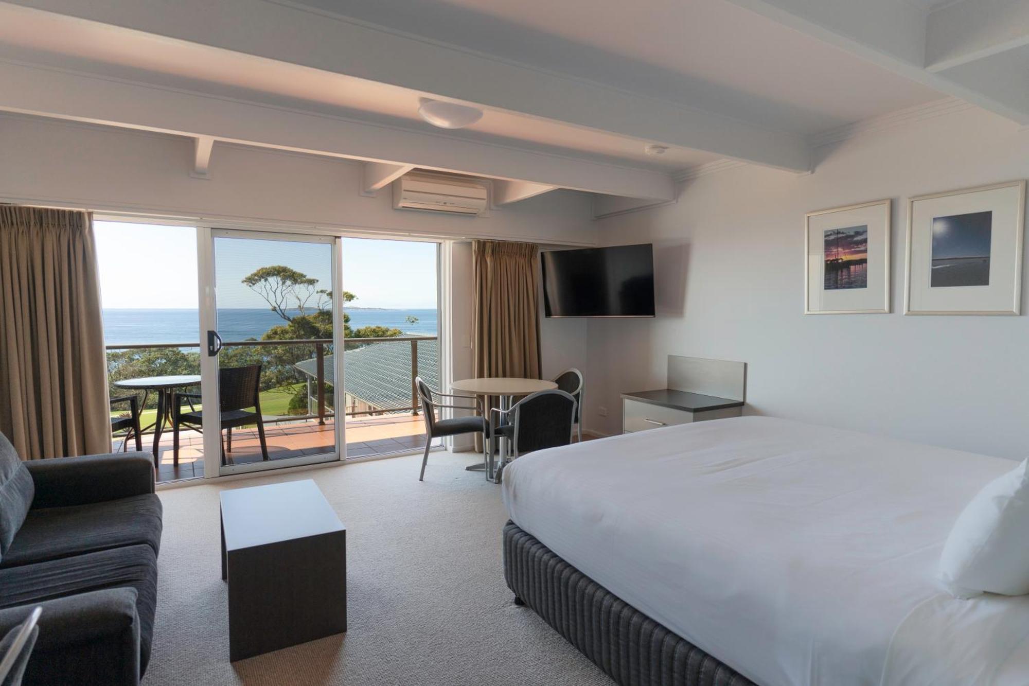 Amooran Oceanside Apartments And Motel Narooma Exterior photo