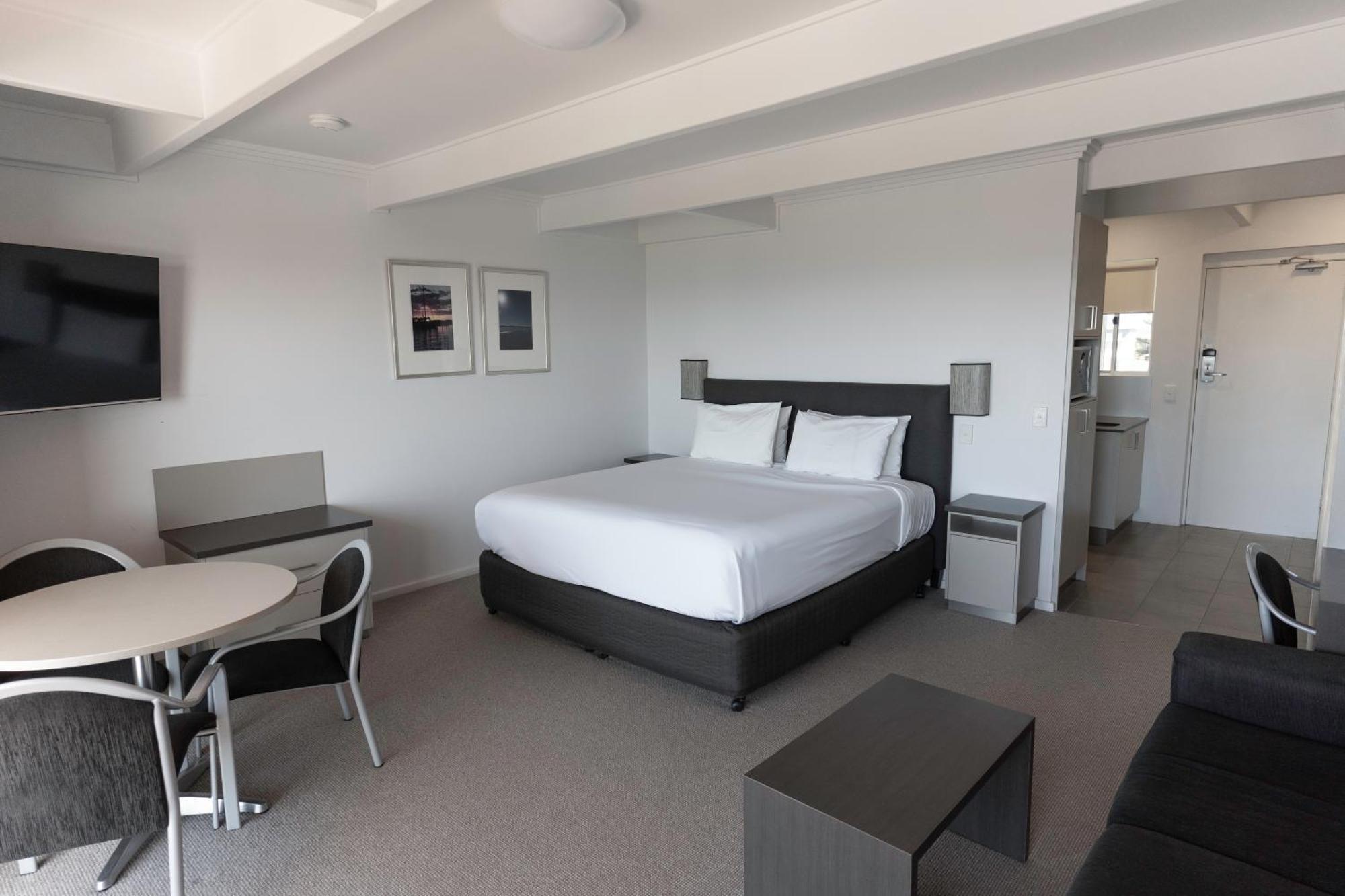 Amooran Oceanside Apartments And Motel Narooma Exterior photo