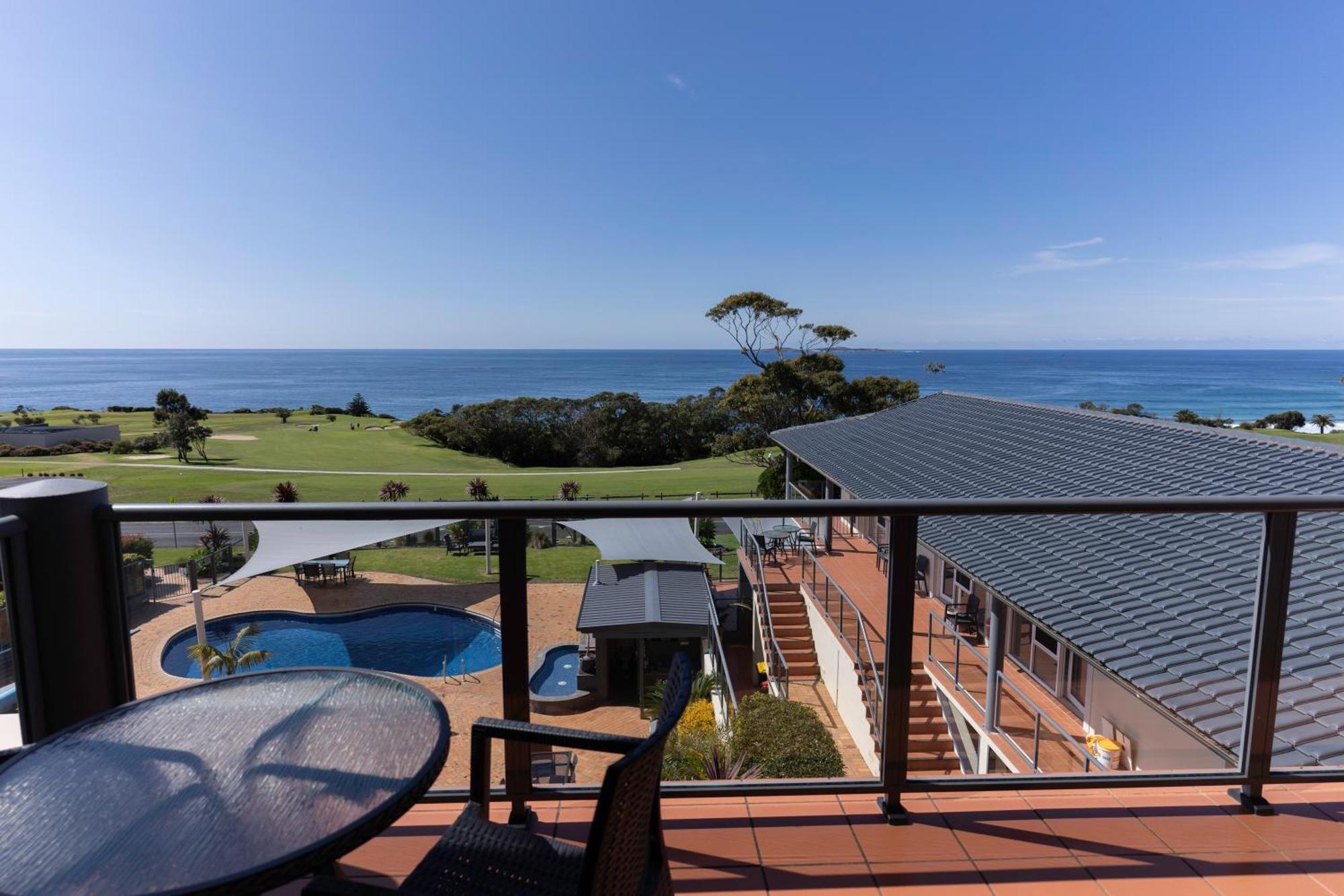 Amooran Oceanside Apartments And Motel Narooma Exterior photo