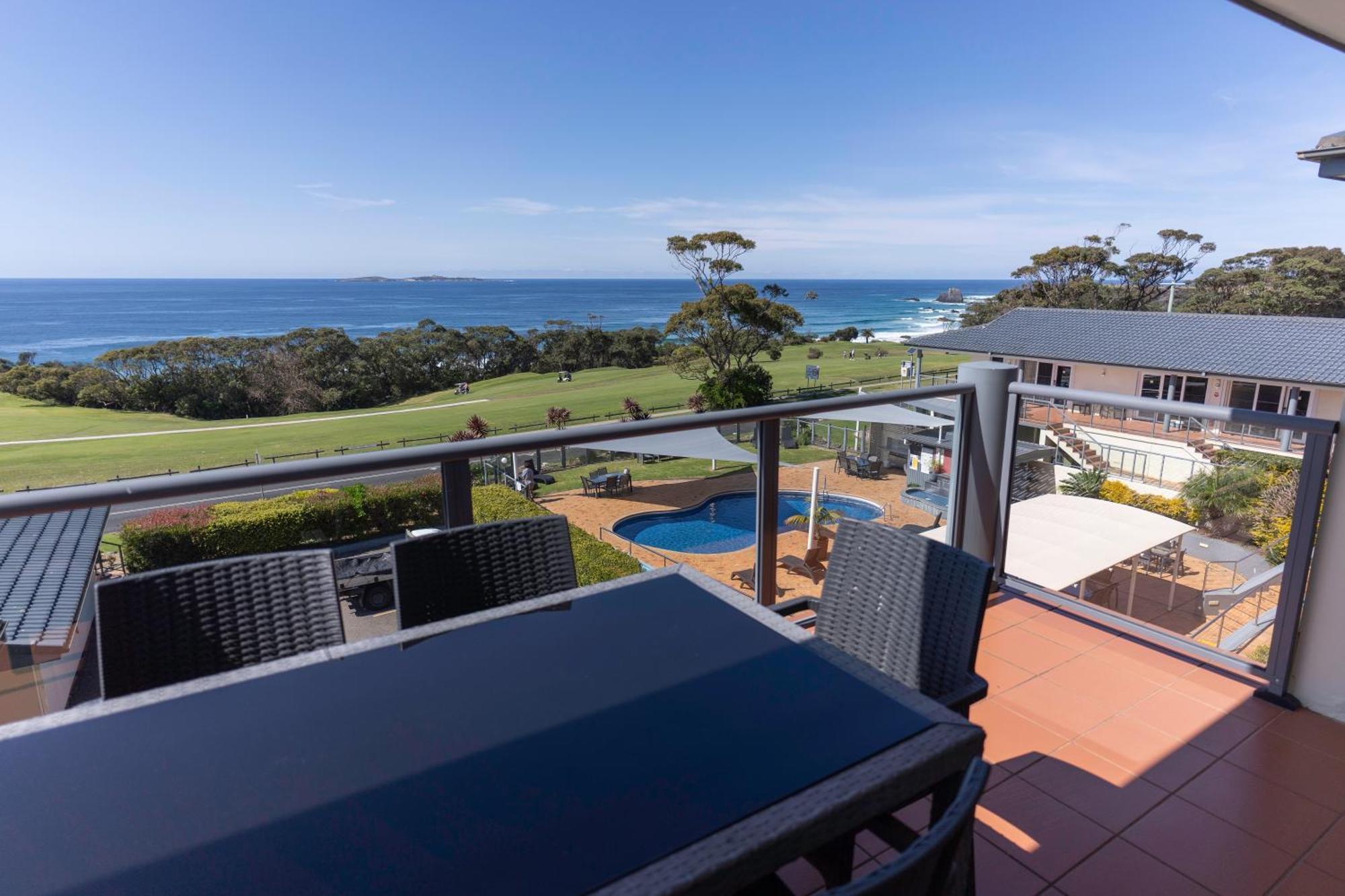 Amooran Oceanside Apartments And Motel Narooma Exterior photo