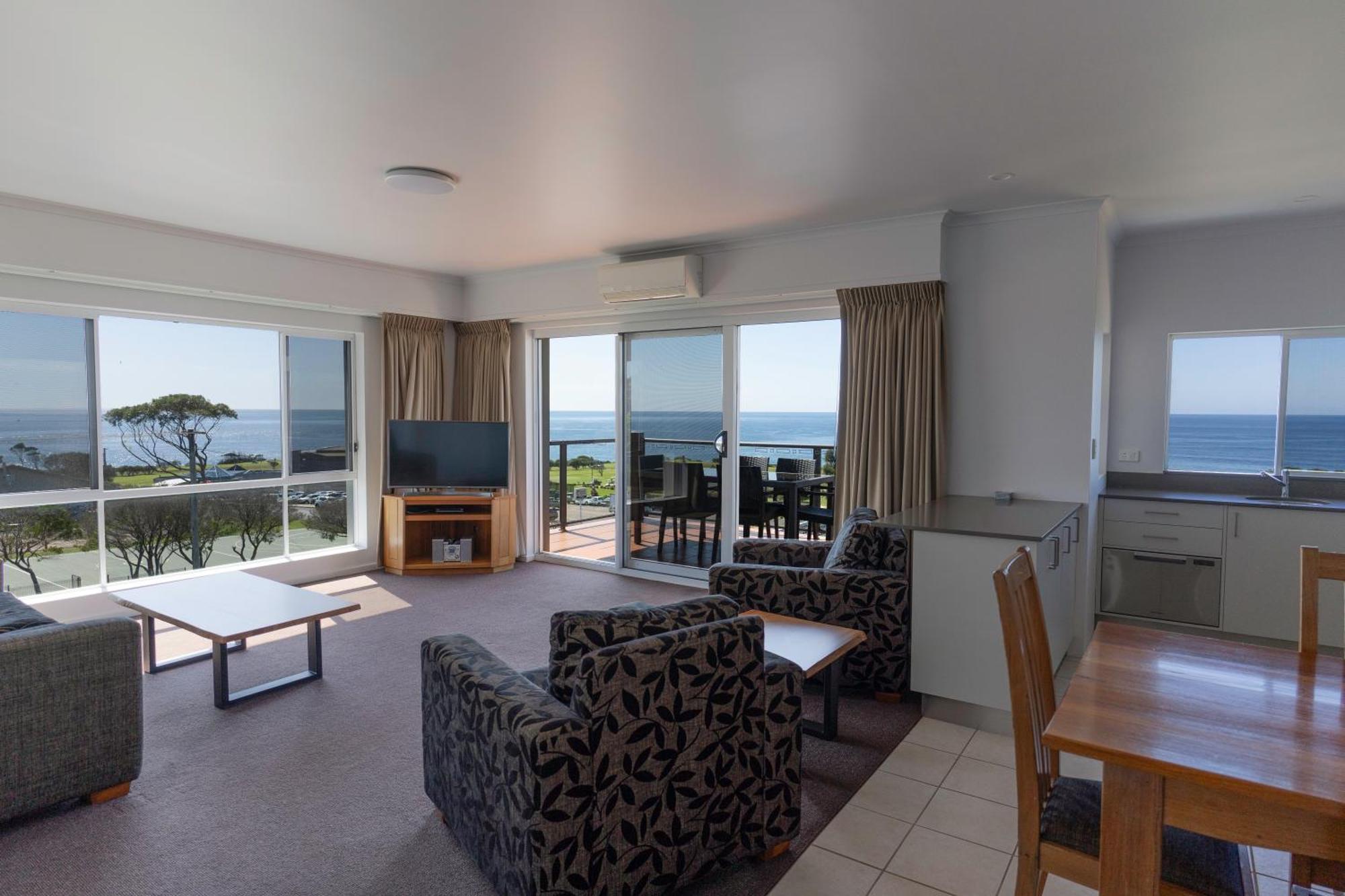 Amooran Oceanside Apartments And Motel Narooma Exterior photo