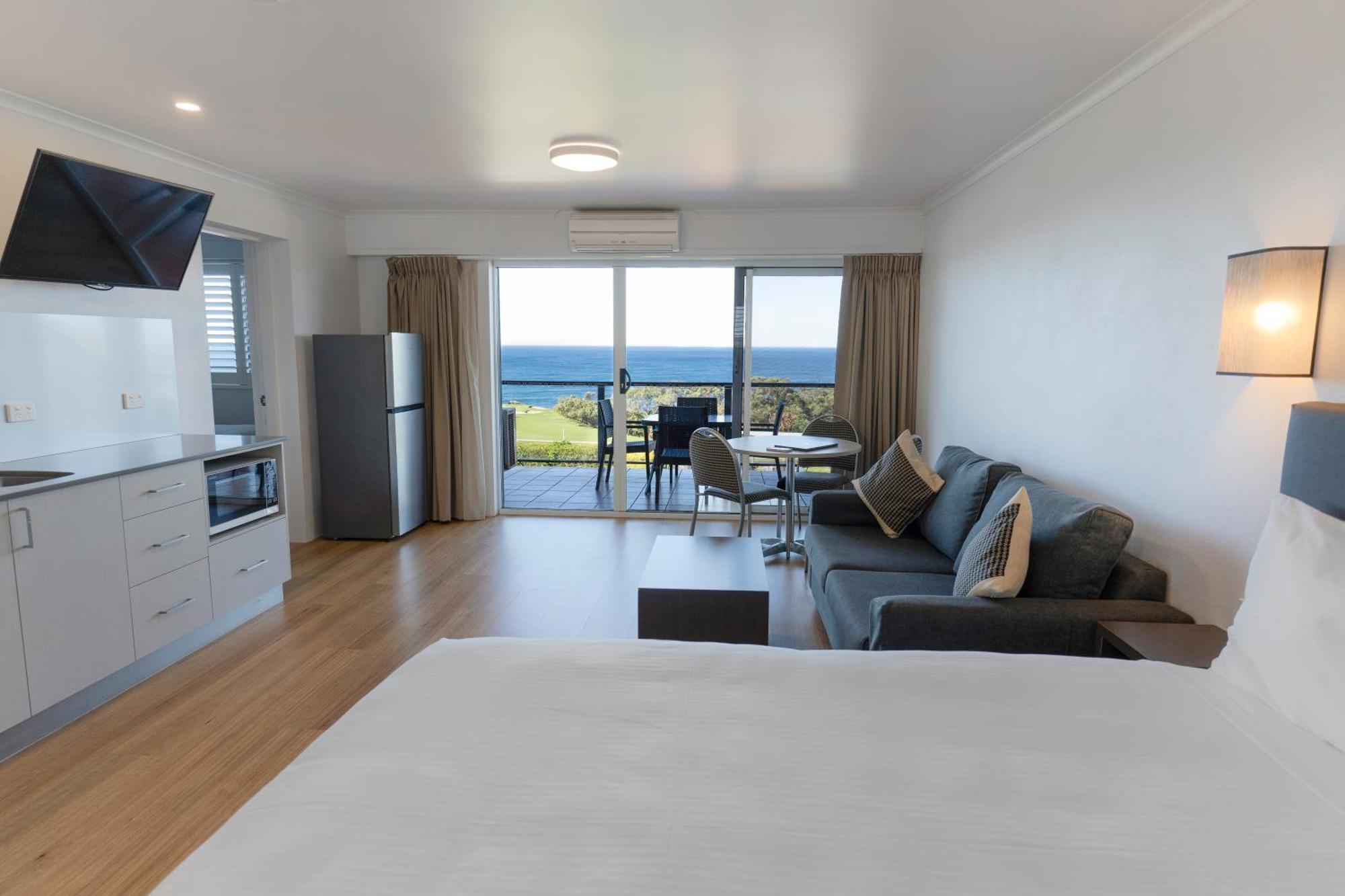 Amooran Oceanside Apartments And Motel Narooma Exterior photo