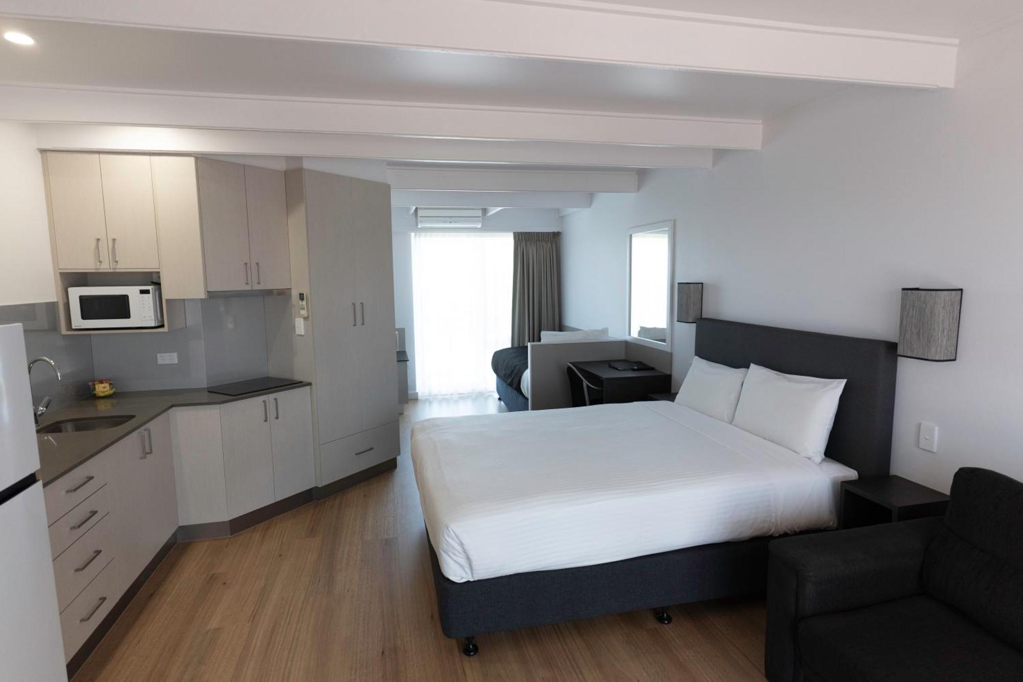 Amooran Oceanside Apartments And Motel Narooma Exterior photo