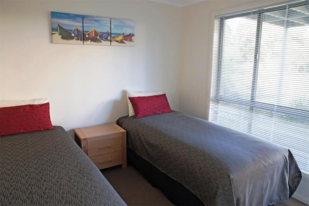 Amooran Oceanside Apartments And Motel Narooma Exterior photo
